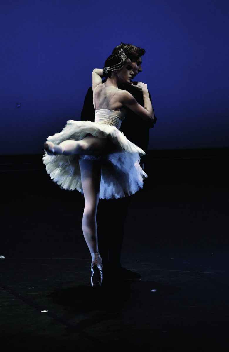 Les Ballets Trockadero de Monte Carlo - The Dying Swan - YouTube